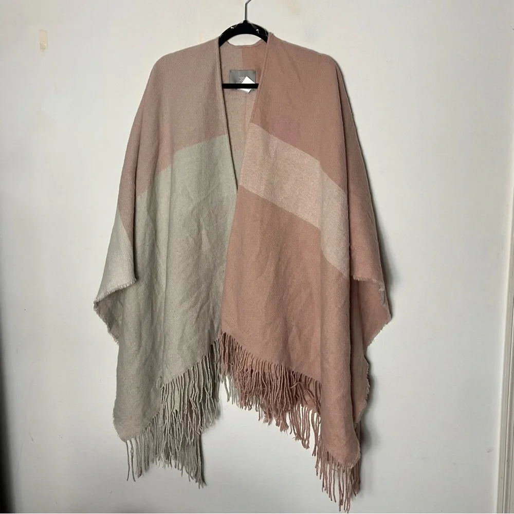 SOIA & KYO Women's Wrap Poncho‎ Shawl Neutral Color Block Fringe Acrylic